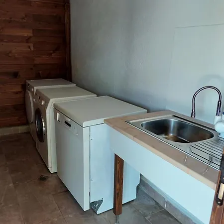 Parque de Campismo за каравани и кемпери барите - Caravan Pitch Park Barite